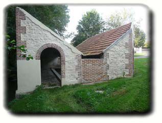 face avant du lavoir de Villy